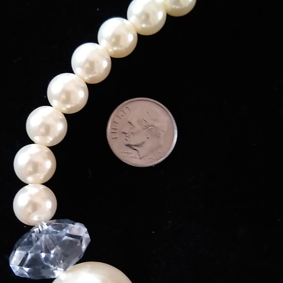 Stunning Pearlesque Statement Necklace - Picture 6 of 8